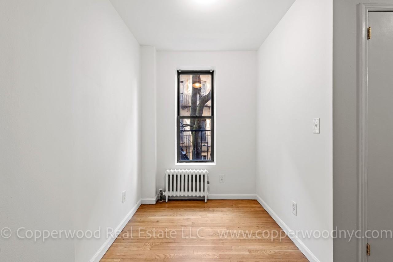 402 East 78th St - Photo 4 of 12