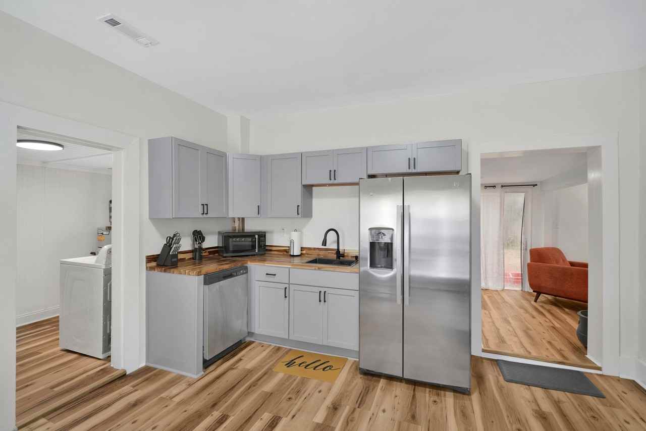 521 E Water St #4 - Photo 6 of 20