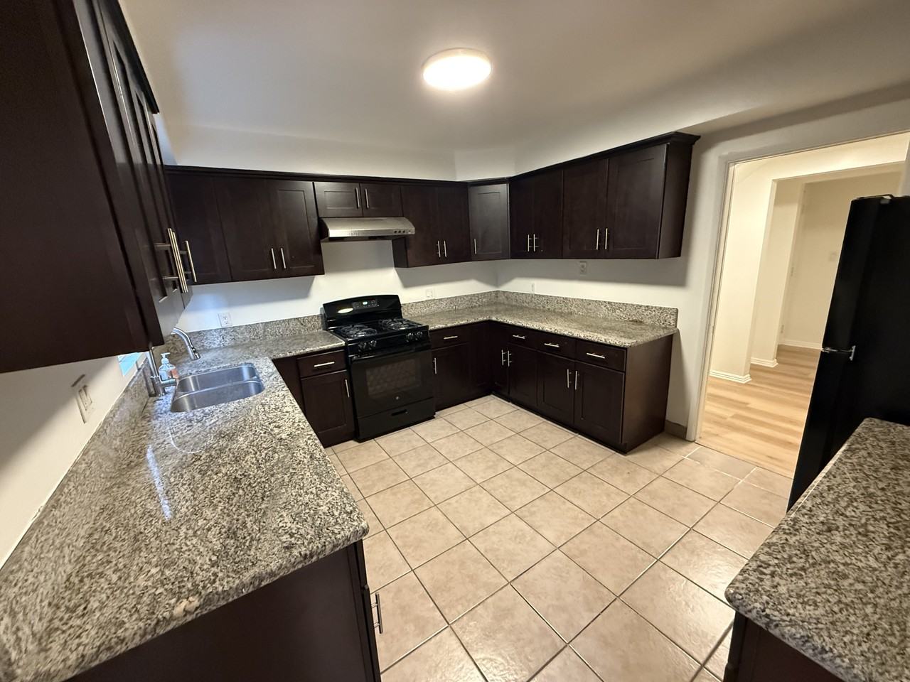 960 Yale St #964YALE - Photo 6 of 19