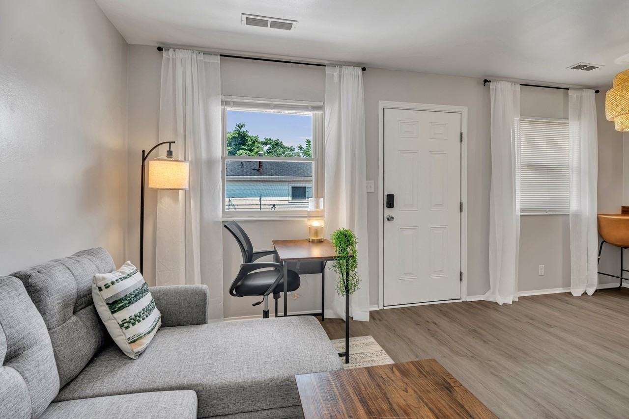 605 W Michigan St #6 - Photo 4 of 12