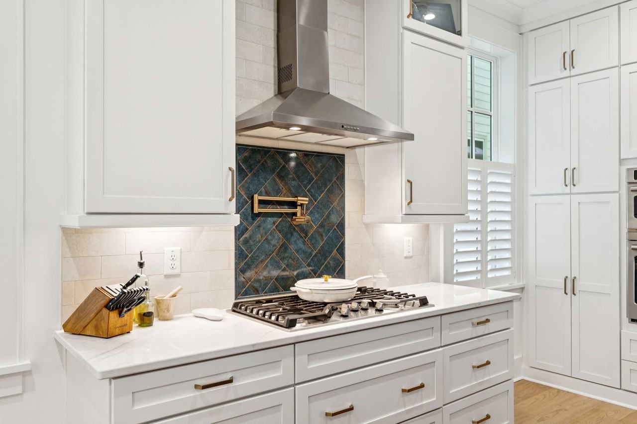 9013 Stern Aly #NA - Photo 7 of 42