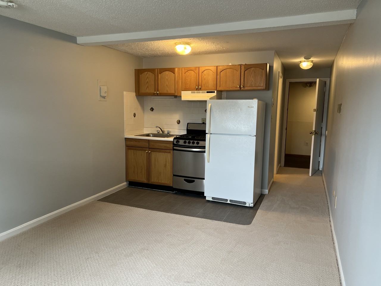 428 Great Rd #4 - Photo 2 of 9