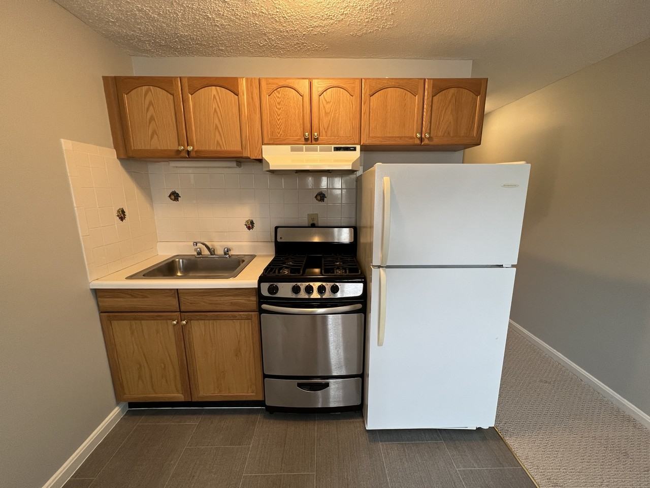 428 Great Rd #4 - Photo 3 of 9