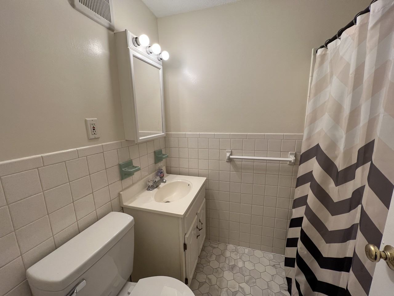 428 Great Rd #4 - Photo 6 of 9