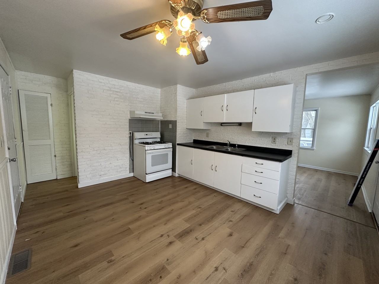 712 Geyer Ave #NA - Photo 2 of 10