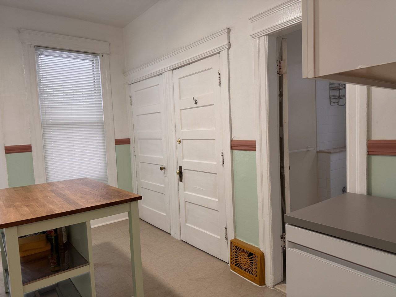 325 W Grand Blvd #1 - Photo 5 of 18