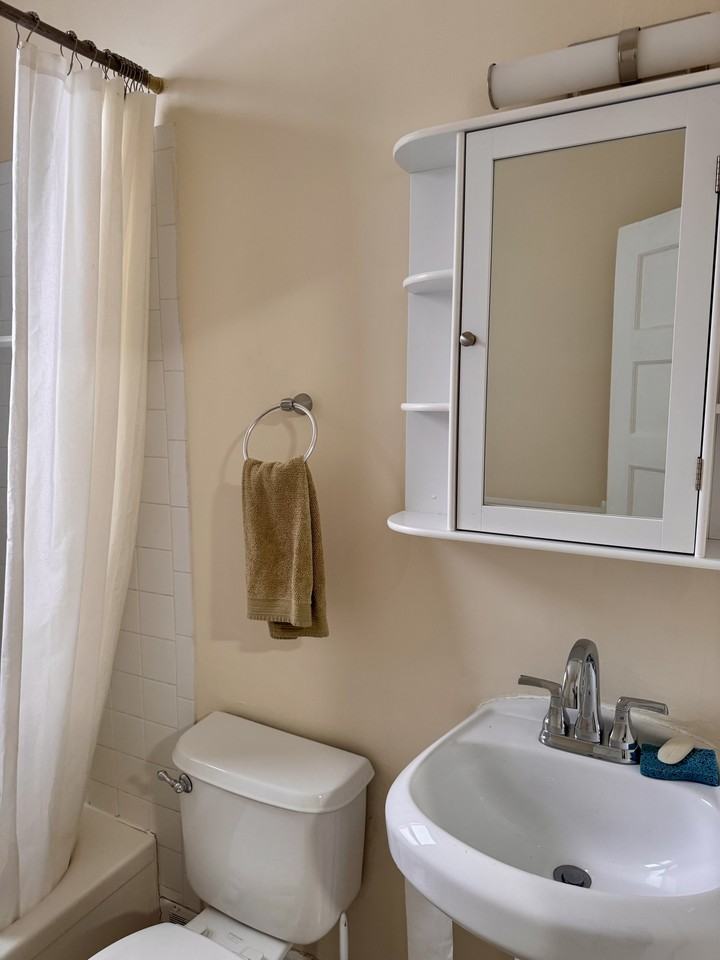 325 W Grand Blvd #1 - Photo 6 of 18