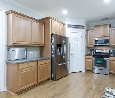 16142 Commodore Dr #NA - Photo 2 of 8