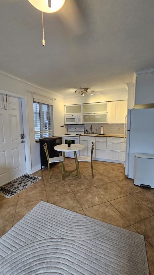 2756 Ne 32nd St #2 - Photo 3 of 13