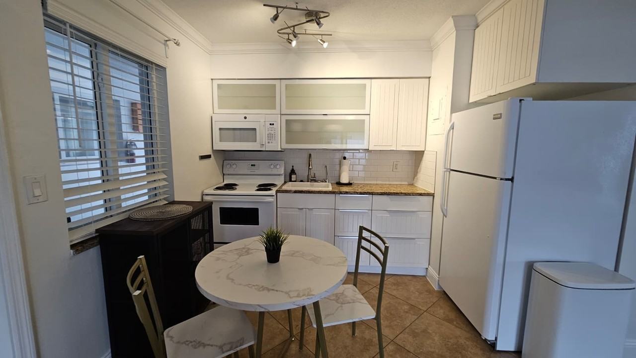 2756 Ne 32nd St #2 - Photo 4 of 13