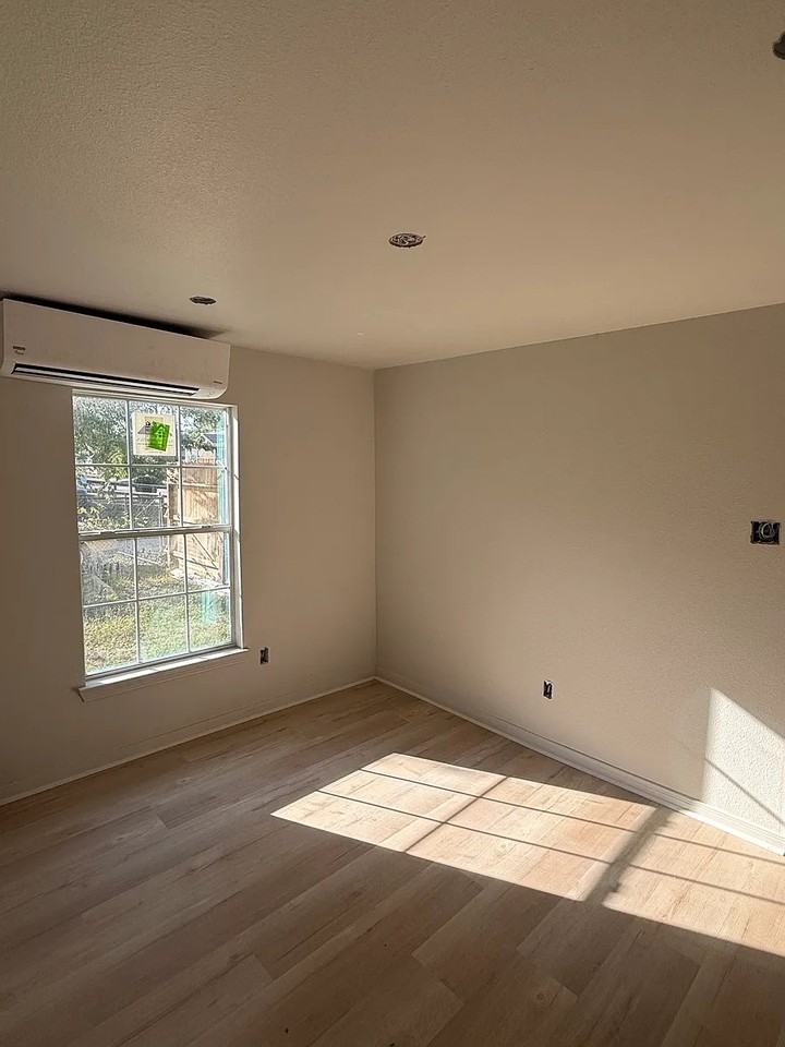 4410 Engleford St #1 - Photo 6 of 8