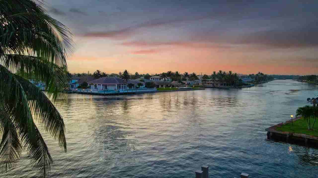 1222 Hillsboro Mile - Photo 6 of 9