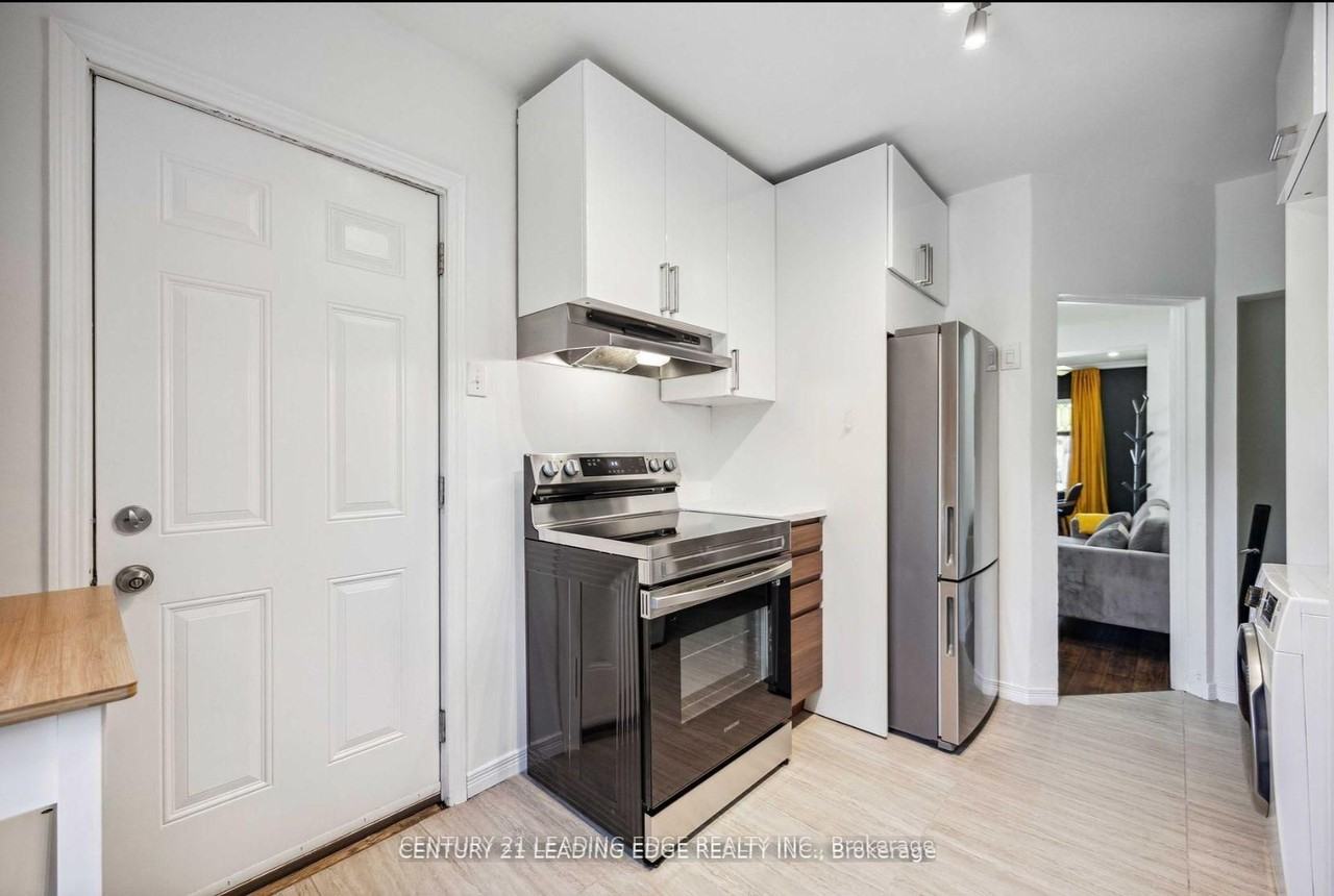 360 Coxwell Avenue #A - Photo 6 of 24