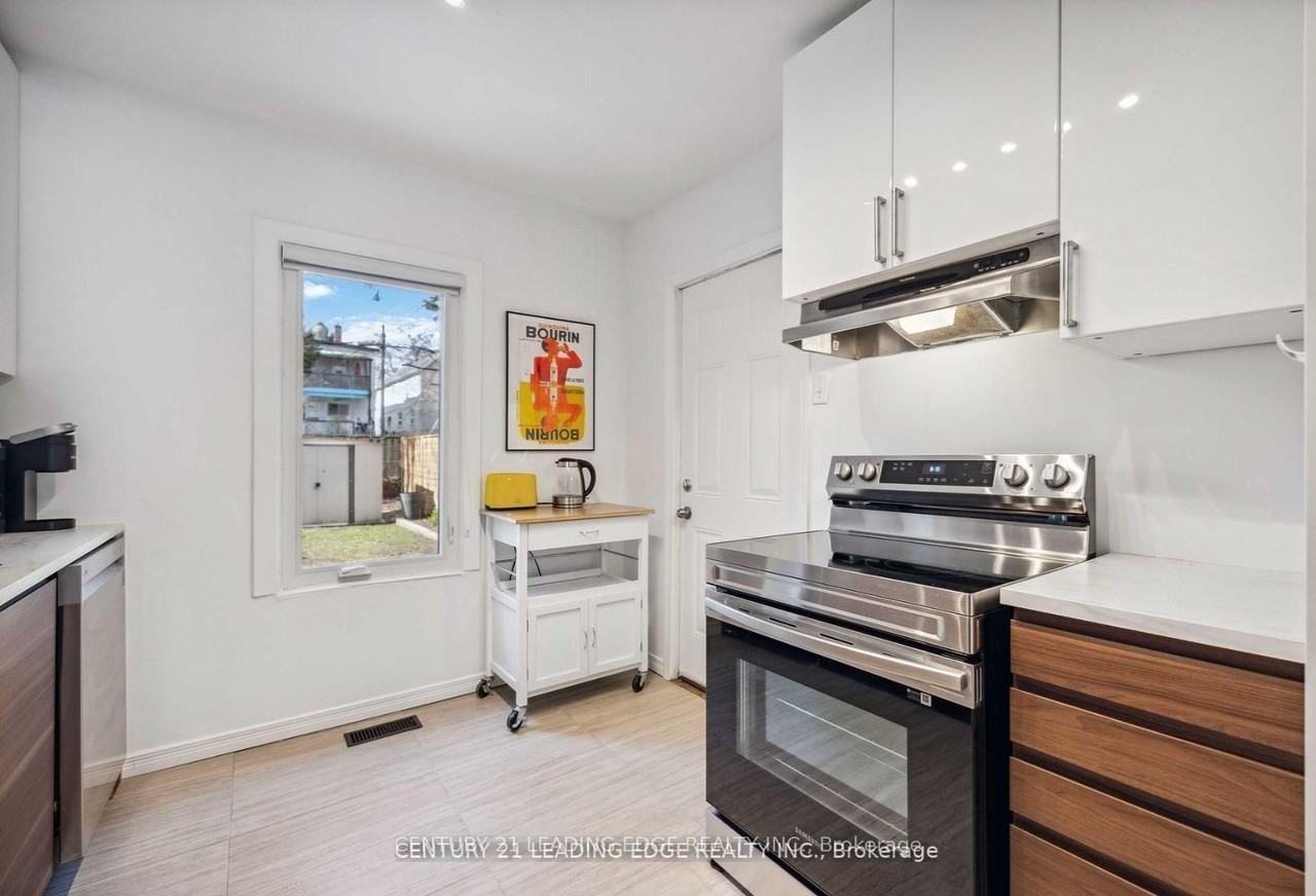 360 Coxwell Avenue #A - Photo 5 of 24