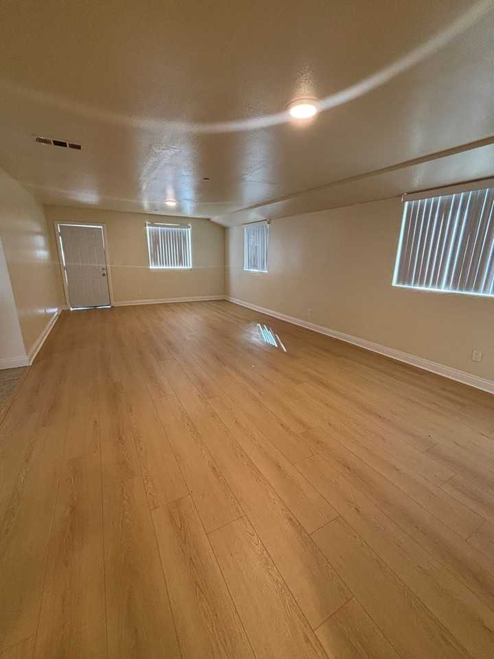 1029 West 65th Street - Photo 4 of 21