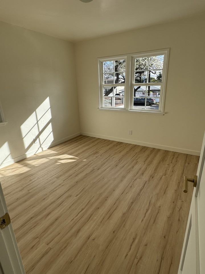 4579 West 171st Street - Photo 4 of 18