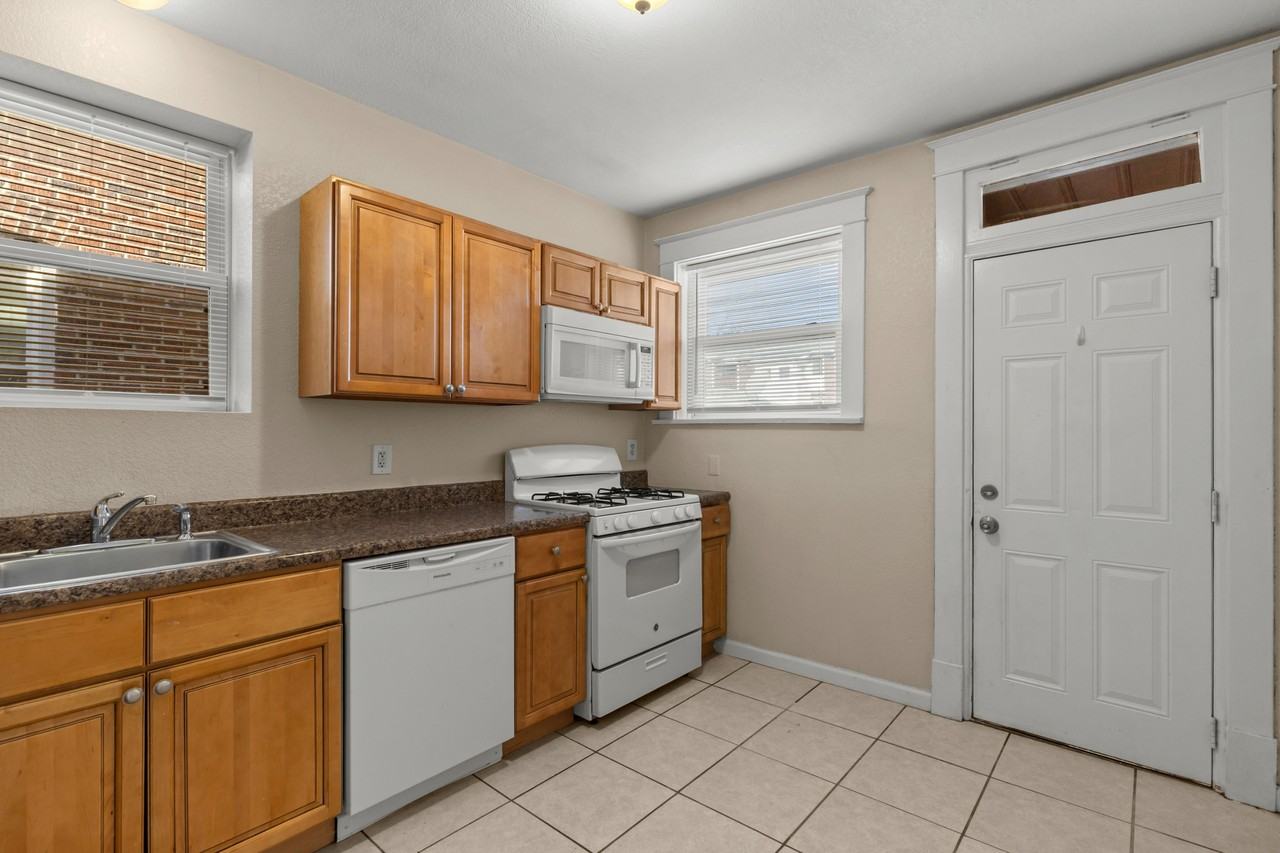 5065 Lindenwood Ave #1F - Photo 2 of 25