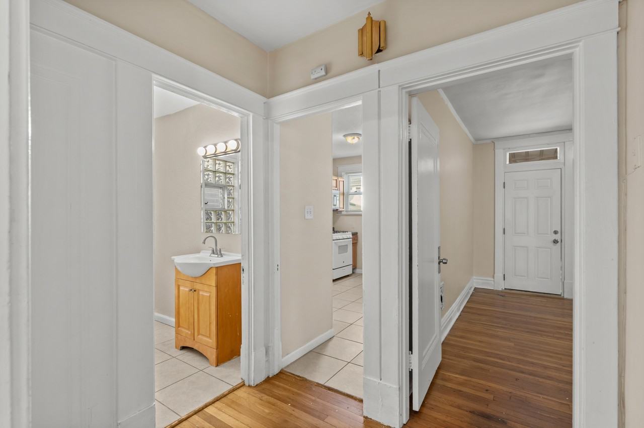 5065 Lindenwood Ave #1F - Photo 7 of 25