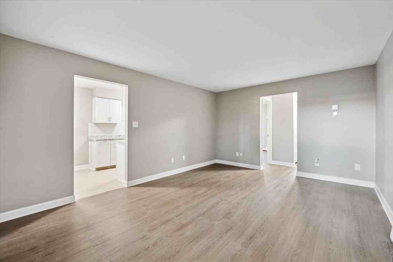 3838 W Sylvania Ave - Photo 4 of 26