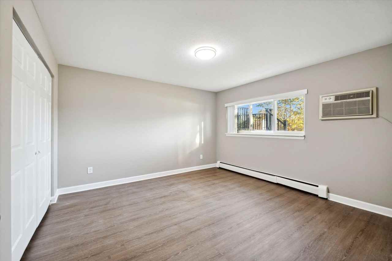 3838 W Sylvania Ave - Photo 7 of 26