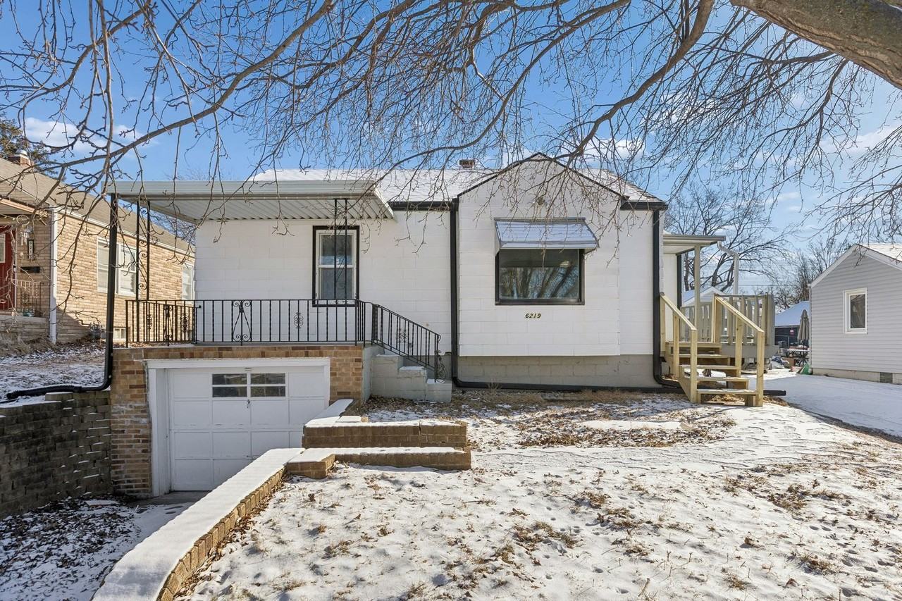 6219 S 40th St - Photo 2 of 21