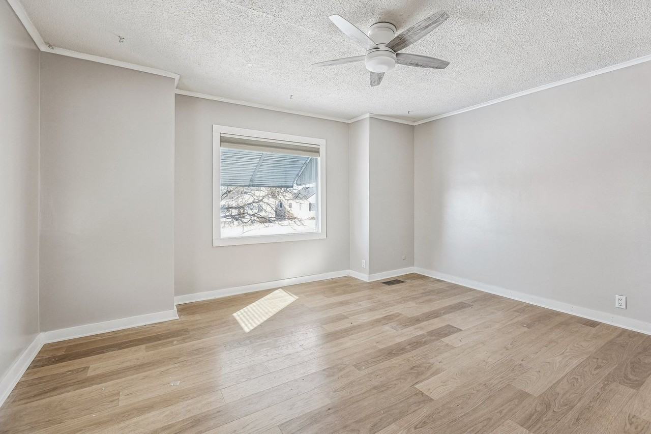 6219 S 40th St - Photo 5 of 21