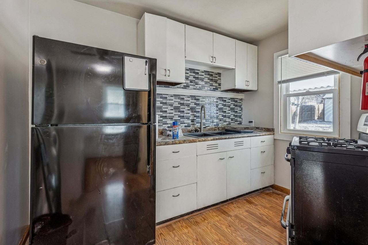 6219 S 40th St - Photo 6 of 21