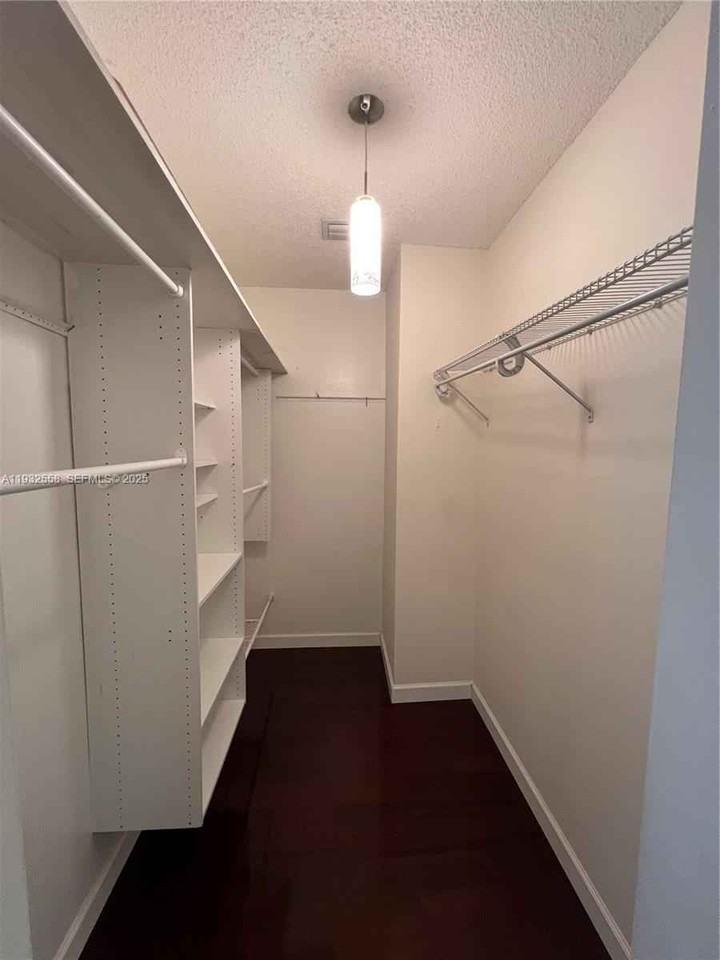 Navarre Ave - Photo 2 of 8