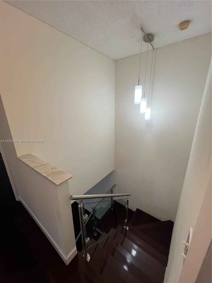 Navarre Ave - Photo 3 of 8