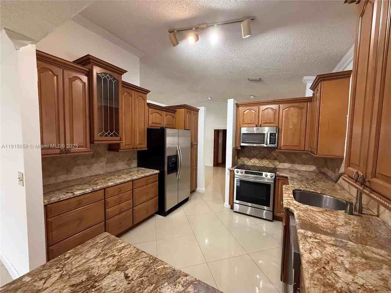 Sw 19th Ter - Photo 2 of 8