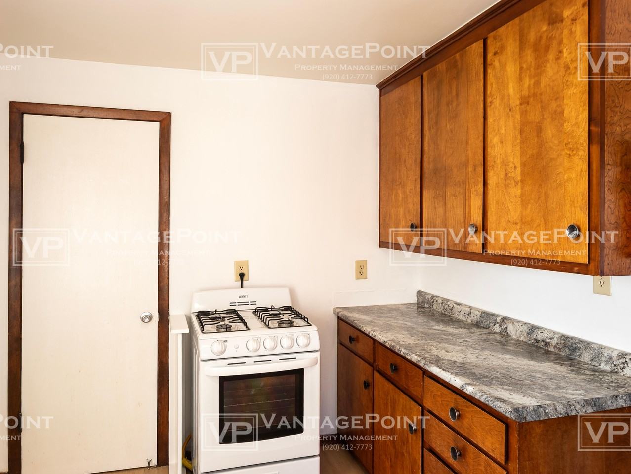 871 1/2 Division St #871-1-2 - Photo 5 of 14