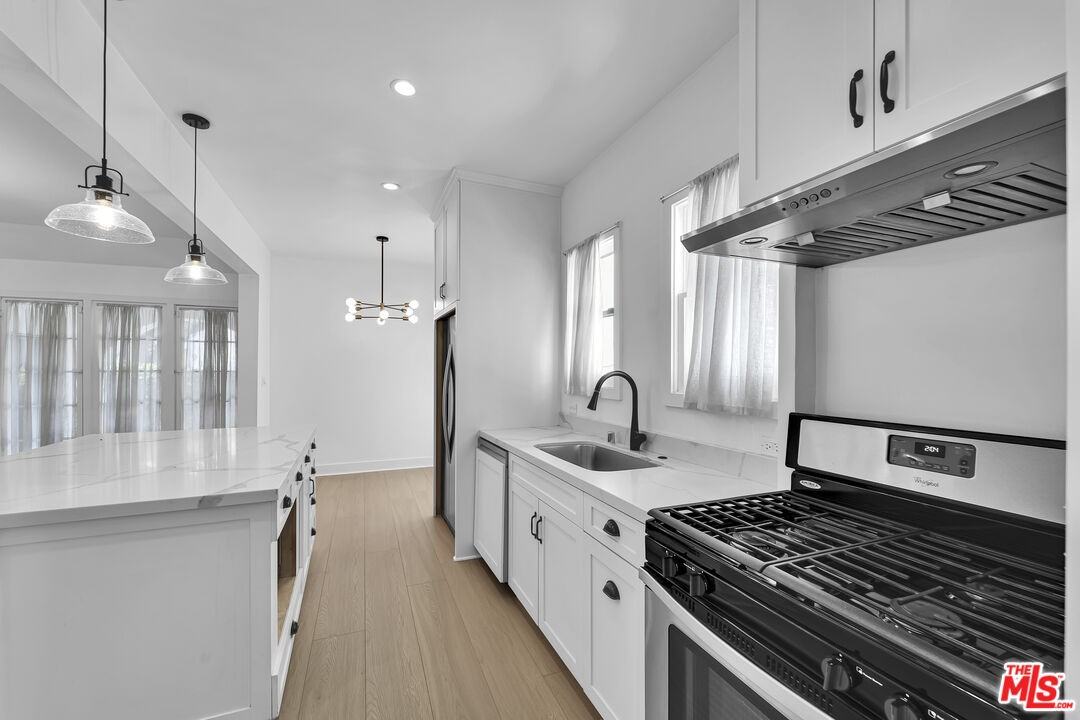 918 N Genesee Ave - Photo 5 of 8