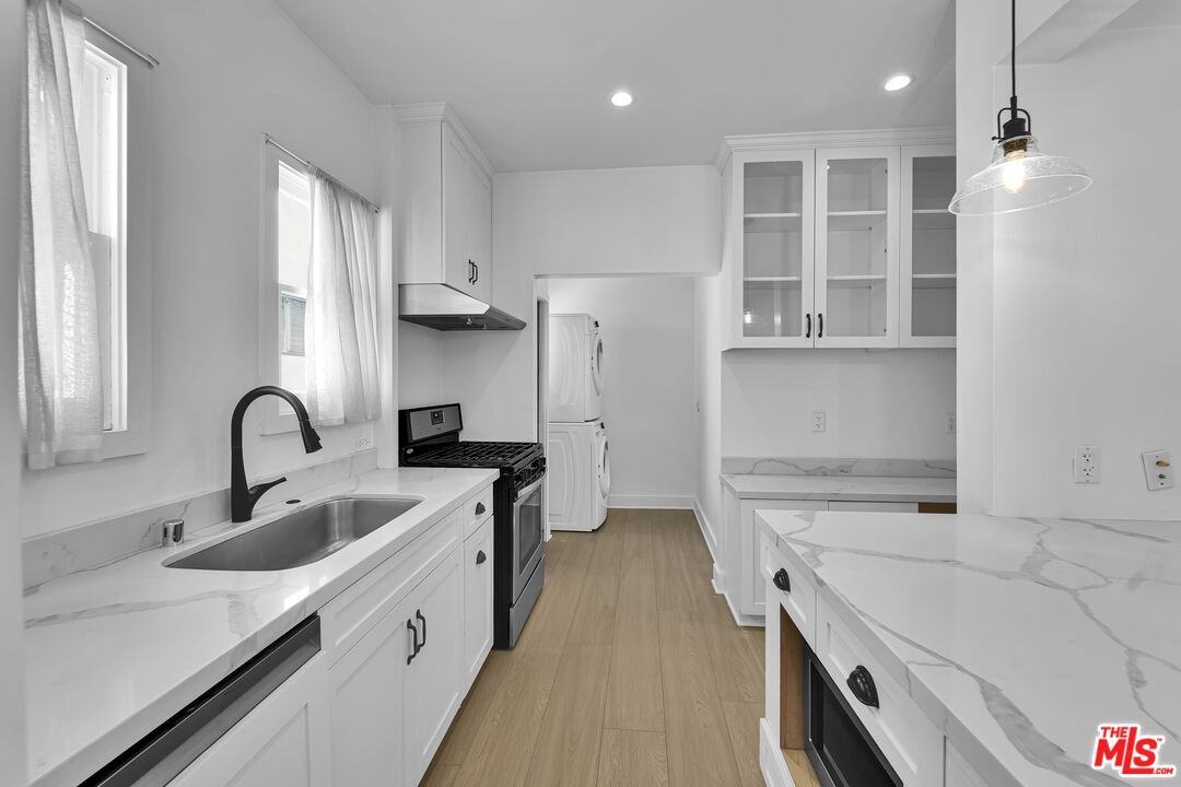 918 N Genesee Ave - Photo 6 of 8