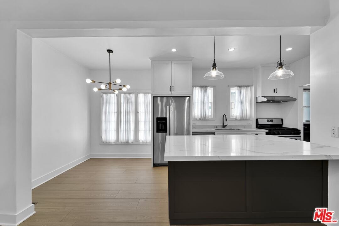 918 N Genesee Ave - Photo 7 of 8