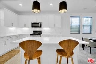 725 Daniel Freeman Cir - Photo 3 of 8