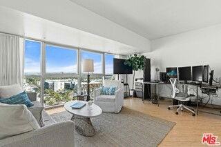 13700 Marina Pointe Dr #1423 - Photo 3 of 8