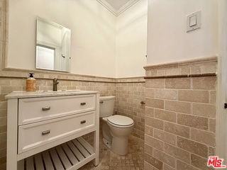 1123 15th St - Photo 4 of 8