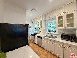 1123 15th St - Photo 7 of 8