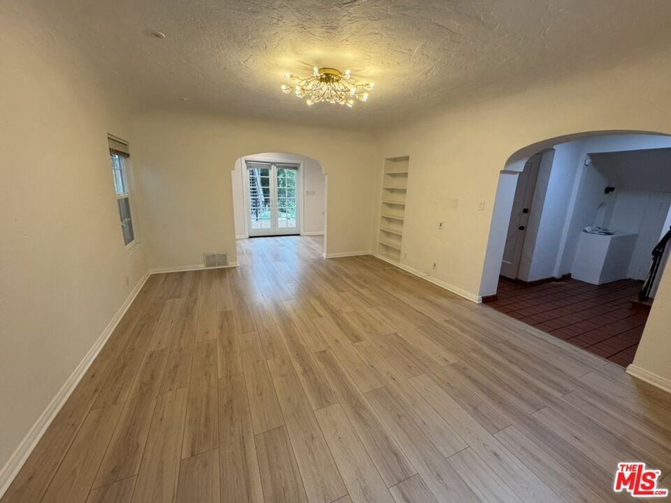 6128 Maryland Dr - Photo 4 of 8