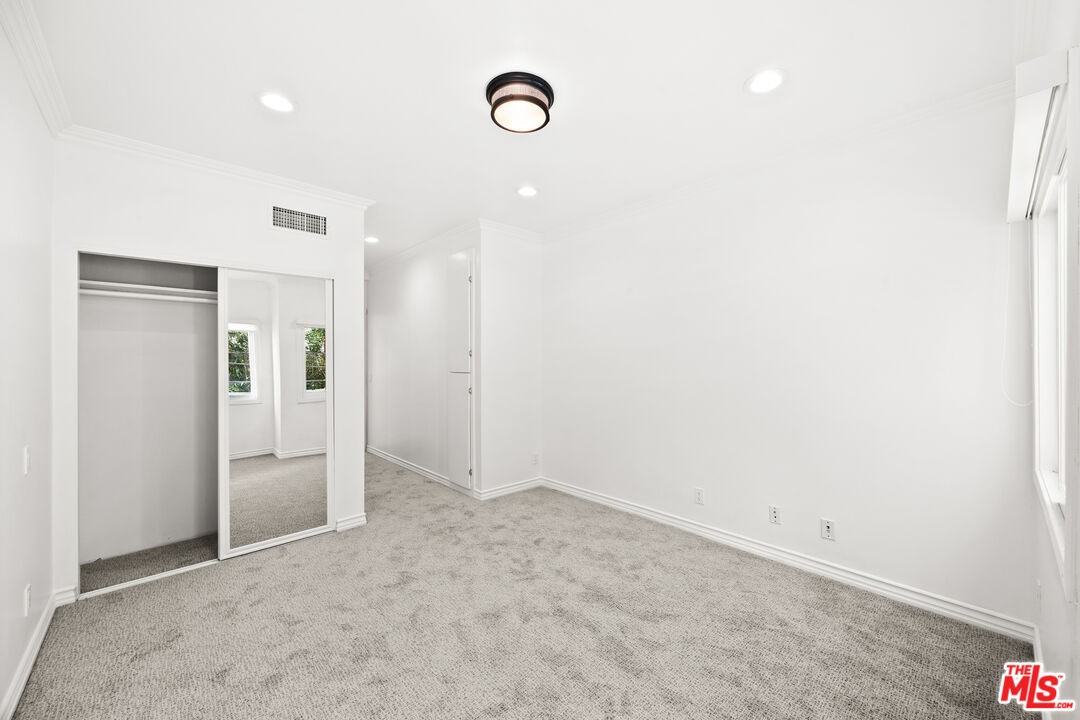 502 Smithwood Dr #502 - Photo 3 of 8