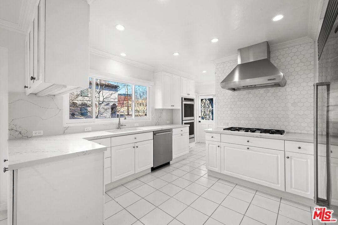 502 Smithwood Dr #502 - Photo 4 of 8