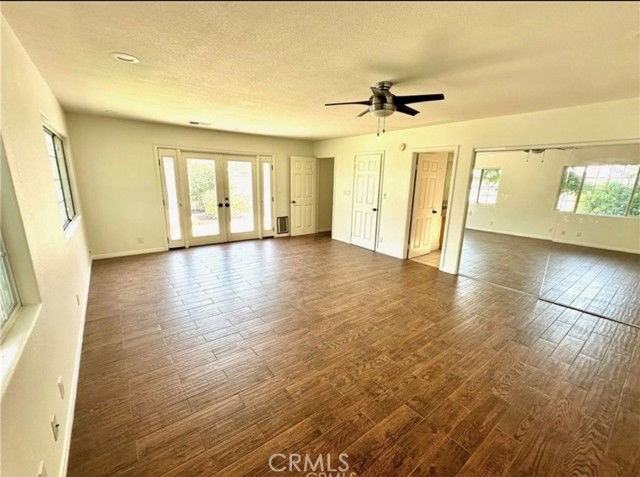 422 E 18th St - Photo 2 of 8