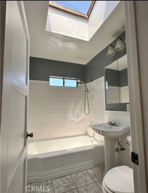 422 E 18th St - Photo 3 of 8