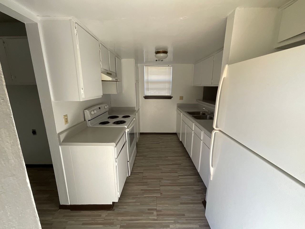 1015 Sw 81st St - Photo 2 of 12