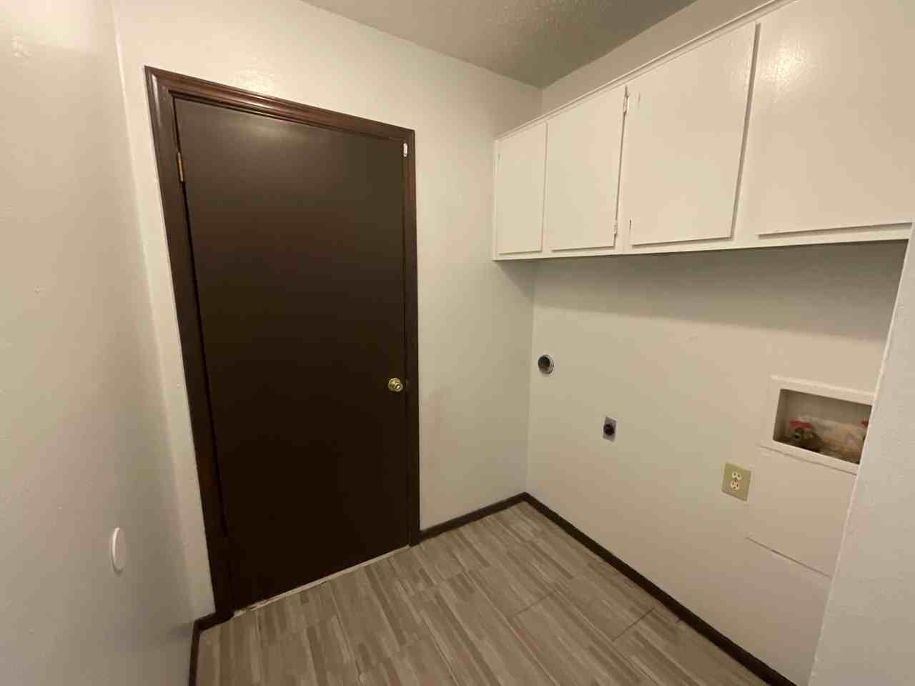 1015 Sw 81st St - Photo 3 of 12