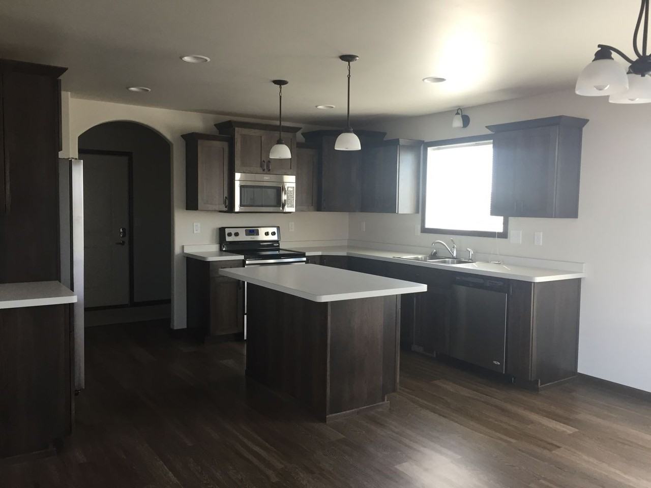 1206 Commander Dr W - Photo 2 of 18