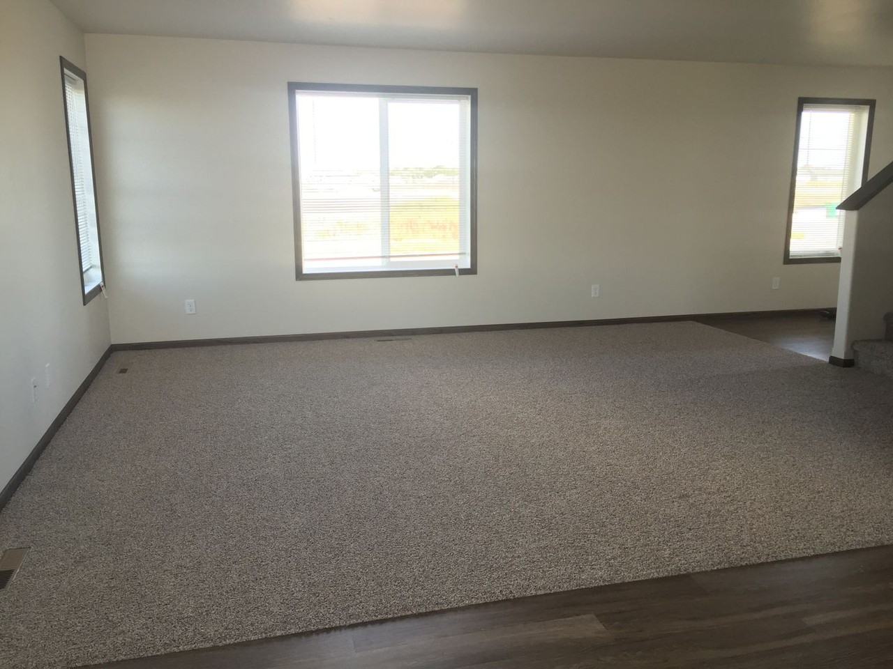 1206 Commander Dr W - Photo 4 of 18