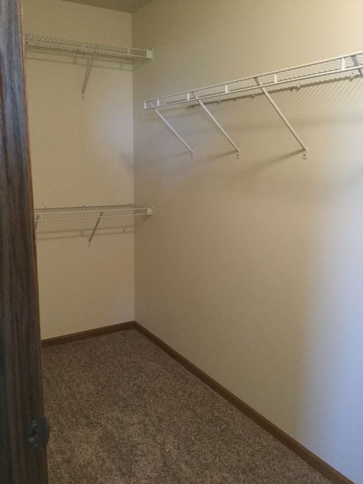 1206 Commander Dr W - Photo 5 of 18