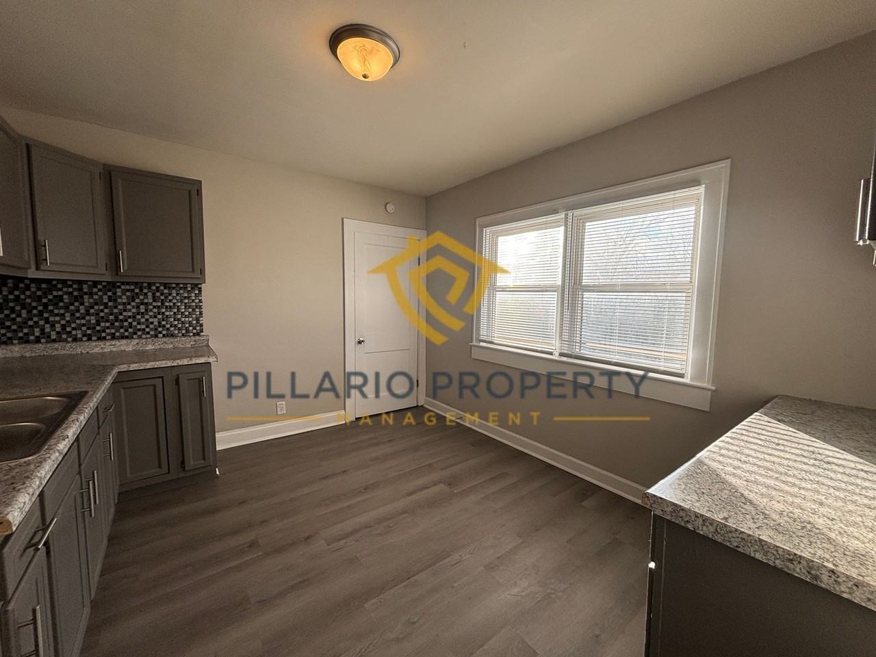 2459 Finley Ave - Photo 4 of 11