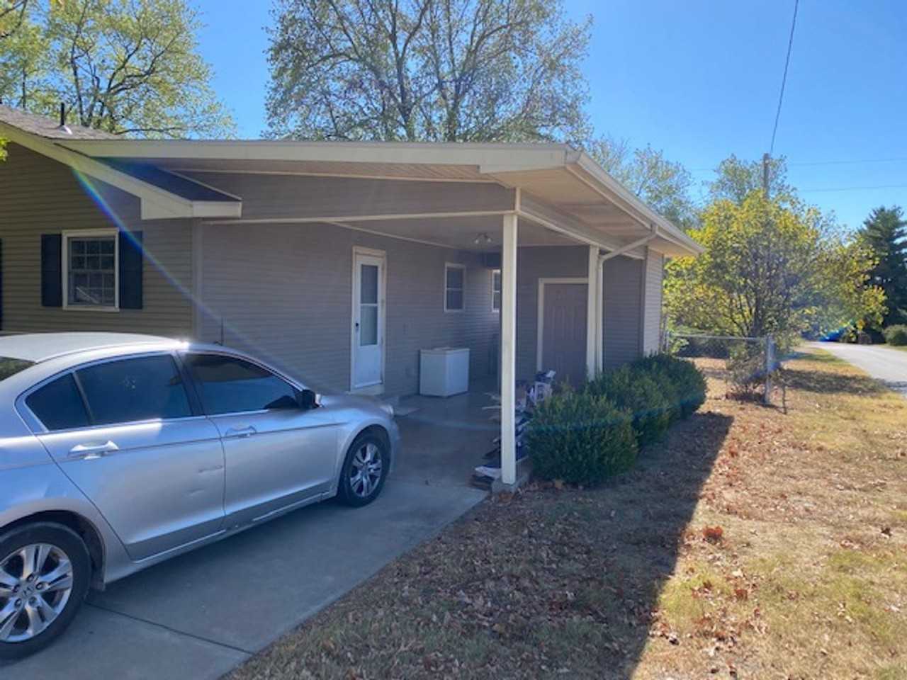 3042 W 16th St - Photo 3 of 11